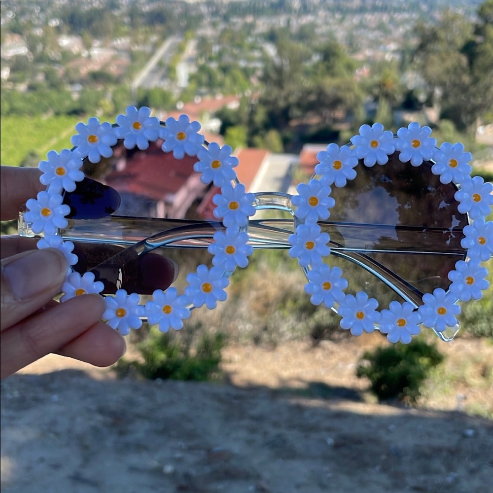 Boho Daisy 60s Vibe Retro Sunnies Sunglasses - Picture 5 of 8